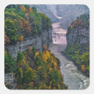 USA, New York, Letchworth Staat Park. Fluss und Quadratischer Aufkleber