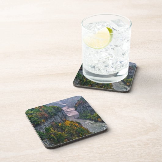 USA, New York, Letchworth Staat Park. Fluss und Untersetzer (Rechte Seite)