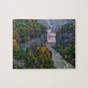 USA, New York, Letchworth State Park. Fluss und Puzzle