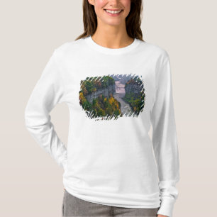 USA, New York, Letchworth State Park. Fluss und T-Shirt