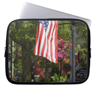 USA, New York, Lewiston. Amerikanische Flagge ange Laptopschutzhülle