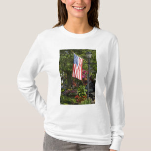 USA, New York, Lewiston. Amerikanische Flagge ange T-Shirt
