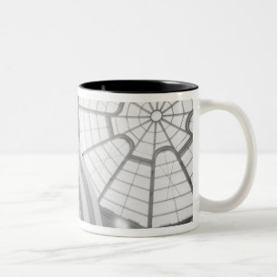 USA, New York, New York City: Guggenheim 3 Zweifarbige Tasse