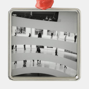 USA, New York, New York City: Guggenheim 5 Ornament Aus Metall