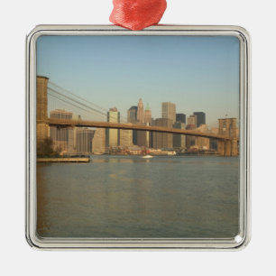 USA, New York, New York City, Manhattan:13 Silbernes Ornament