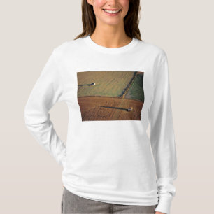 USA, North Dakota, Washburn. Spätes Licht wirft T-Shirt