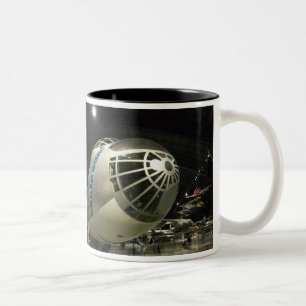 USA, Ohio, Dayton: US-Luftwaffe-Museum und Zweifarbige Tasse