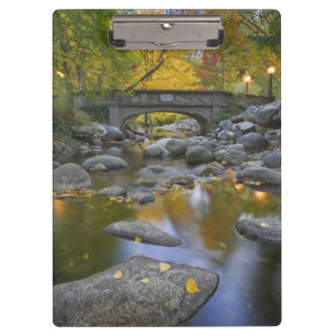 USA, Oregon, Ashland, Lithia Park.Herbst Klemmbrett