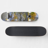 USA, Oregon, Ashland, Lithia Park.Herbst Skateboard (Horizontal)