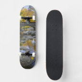USA, Oregon, Ashland, Lithia Park.Herbst Skateboard (Vorderseite)