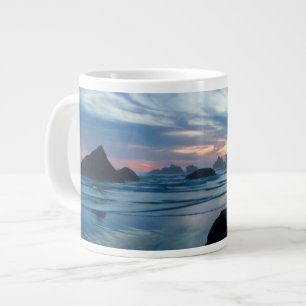 USA, Oregon, Bandon Beach. Seagull auf Felsen Jumbo-Tasse