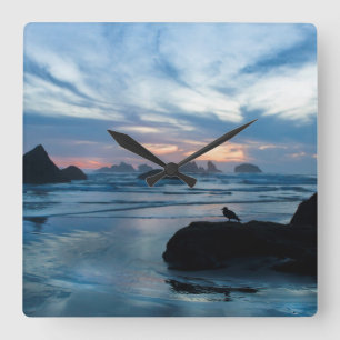 USA, Oregon, Bandon Beach. Seagull on rock Quadratische Wanduhr