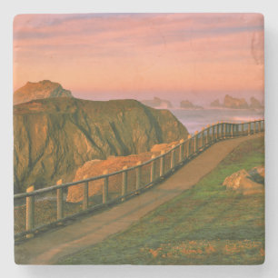 USA, Oregon, Bandon. Felsen auf dem Weg Steinuntersetzer