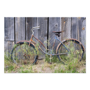 USA, Oregon, Bend. A dilapidated old bike Fotodruck