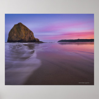 USA, Oregon, Clatsop Landkreis, Haystack Rock und Poster