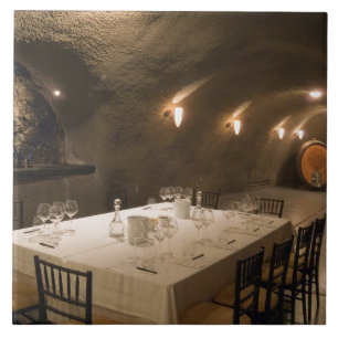 USA, Oregon, Dundee. Esszimmer in Bogenschießen Fliese