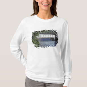 USA, Oregon. Ein Pick-up überquert die T-Shirt