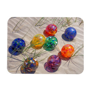 USA, Oregon. Farbige Glasflotsam auf Sanddüne Magnet
