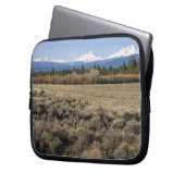 USA, Oregon, Feld mit Schnee bedeckten Kaskade Laptopschutzhülle (Vorderseite Links)