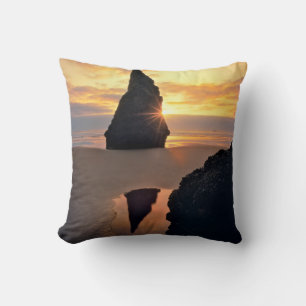 USA, Oregon. Felsbildung bei Sonnenuntergang Kissen