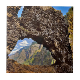 USA, Oregon. Felsen des Ages Arch im Fluss Columbi Fliese