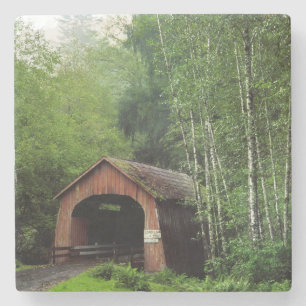USA, Oregon. Gedeckte Brücke über North Fork Steinuntersetzer