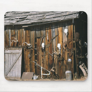 USA, Oregon, Harney County. Alte Pferdestall Mousepad