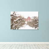 USA, Oregon, Hood River. Schneebedeckter Apple Leinwanddruck (Insitu (Holzboden))