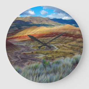 USA, Oregon. Landschaft der Painted Hills Große Wanduhr