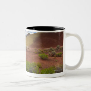 USA, Oregon, Mitchell, Bahn unter gemalt Zweifarbige Tasse