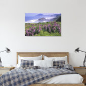 USA, Oregon, Nesika Beach. Lupine und Oregon Leinwanddruck (Insitu (Schlafzimmer))