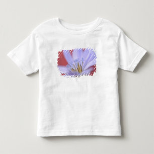 USA, Oregon, Portland. Nahaufnahme von wilder Chic Kleinkind T-shirt
