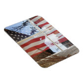 USA, Oregon, Shaniko. Flag im Fenster neben Magnet (Rechte Seite)