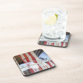 USA, Oregon, Shaniko. Flagge im Fenster nahe bei Untersetzer (Rechte Seite)