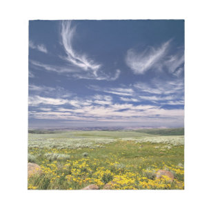 USA, Oregon, Steens Mountain. Frühling sprießt Notizblock