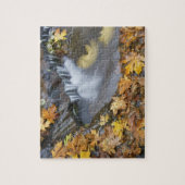 USA, Oregon, Sweet Creek. Blätter von gefallenen A Puzzle (Vertikal)