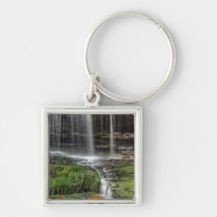 USA, Pennsylvania, Benton. Delikater Wasserfall Schlüsselanhänger