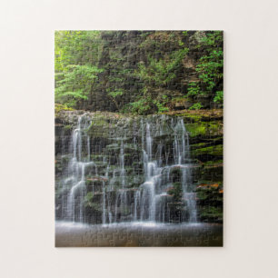 USA, Pennsylvania, Benton. Wasserfall in Ricketts Puzzle