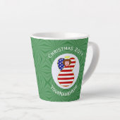USA Red Haired Angel Christmas Flag Personalisiert Milchtasse (Rechte Ecke)