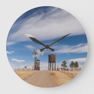 USA, South Dakota, Stamford, 1880 Town Große Wanduhr