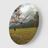 USA, Tennessee. Pferde im Höhlental Große Wanduhr (Winkel)