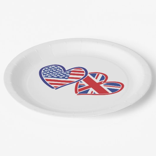 USA und UK Flag Hearts Pappteller (Schrägansicht)