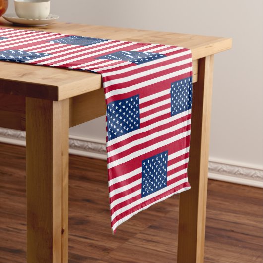 USA - US Flagge unter amerikanischer Flagge Kurzer Tischläufer (Beispiel)