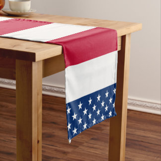 USA - US Flagge unter amerikanischer Flagge Kurzer Tischläufer