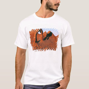 USA, Utah, Arches NP. Delicate Arch ist einer von T-Shirt