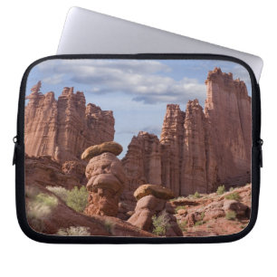 USA, Utah. Aussicht auf Fisher Towers Kredit als:  Laptopschutzhülle