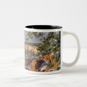 USA, Utah, Bryce Canyon Nationalpark. Sonnenaufgan Zweifarbige Tasse
