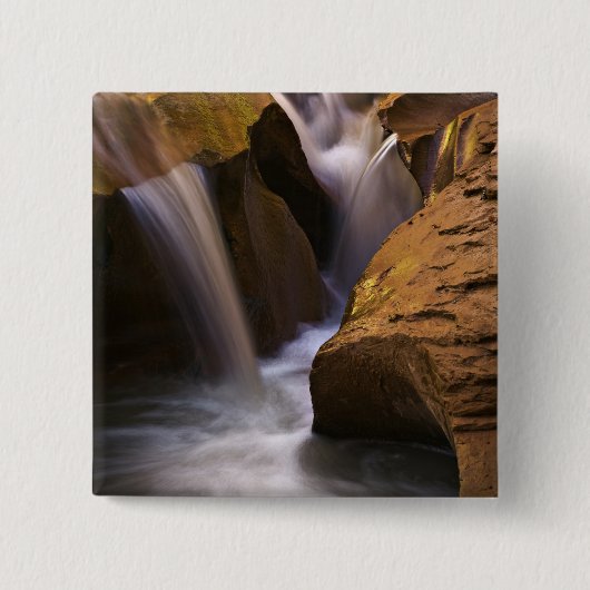 USA, Utah, Escalante Wilderness. Wasserfall in 2 Button (Vorderseite)
