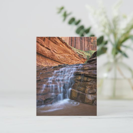 USA, Utah, Escalante Wilderness. Wasserfall in Postkarte (Stehend Vorderseite)