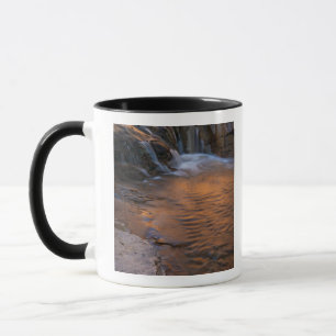USA, Utah, Escalante Wilderness.  Wasserfall in Tasse